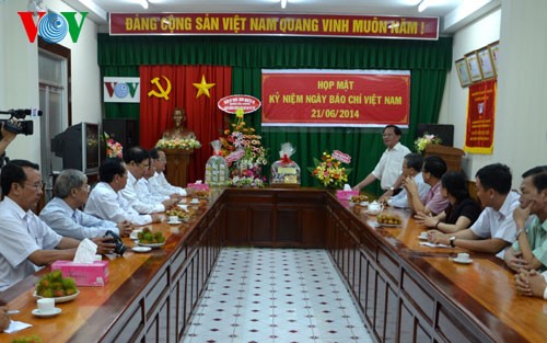 Activités en l’honneur de la journée de la presse révolutionnaire vietnamienne - ảnh 2